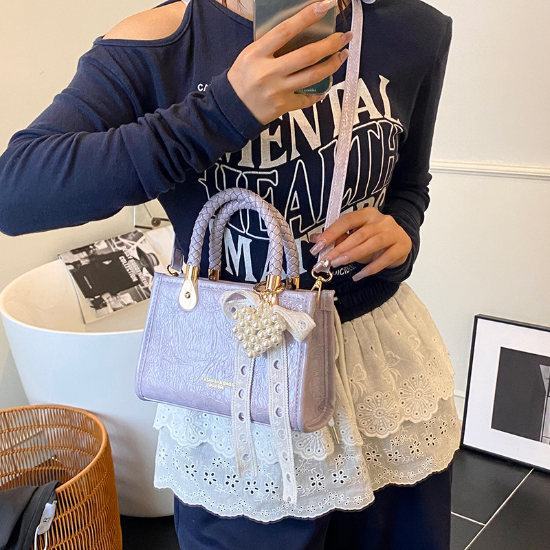 A high-end, fashionable and versatile small square handbag for women in 2025, a simple and elegant single-shoulder crossbody bag in solid color Specification drawing