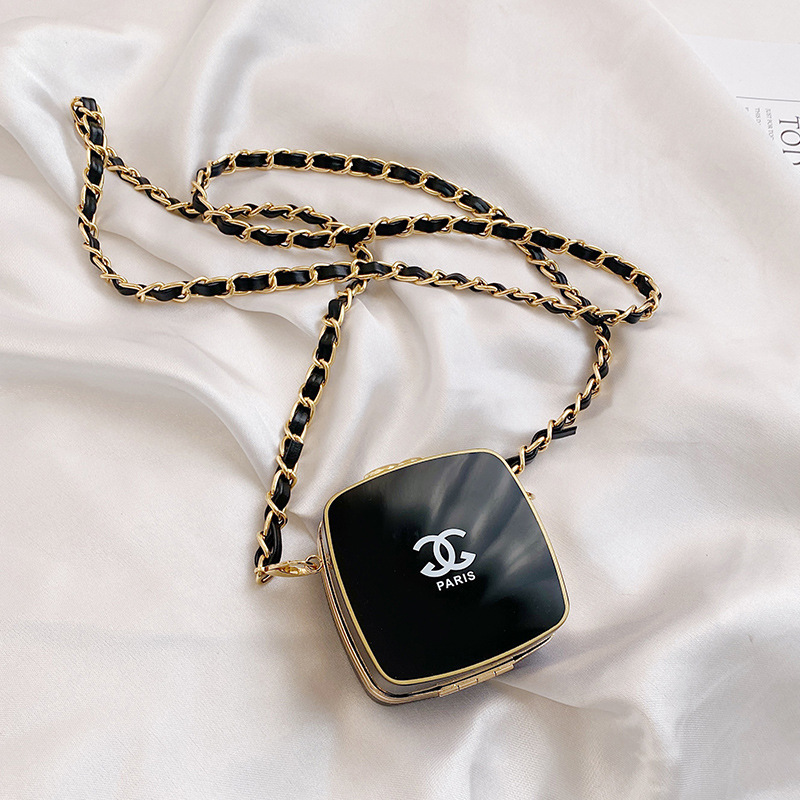 The popular Chanel-style chain bag is a new fashion accessory for women in 2025, featuring a mini mouth, red envelope and pearl crossbody small square bag Application Scenario
