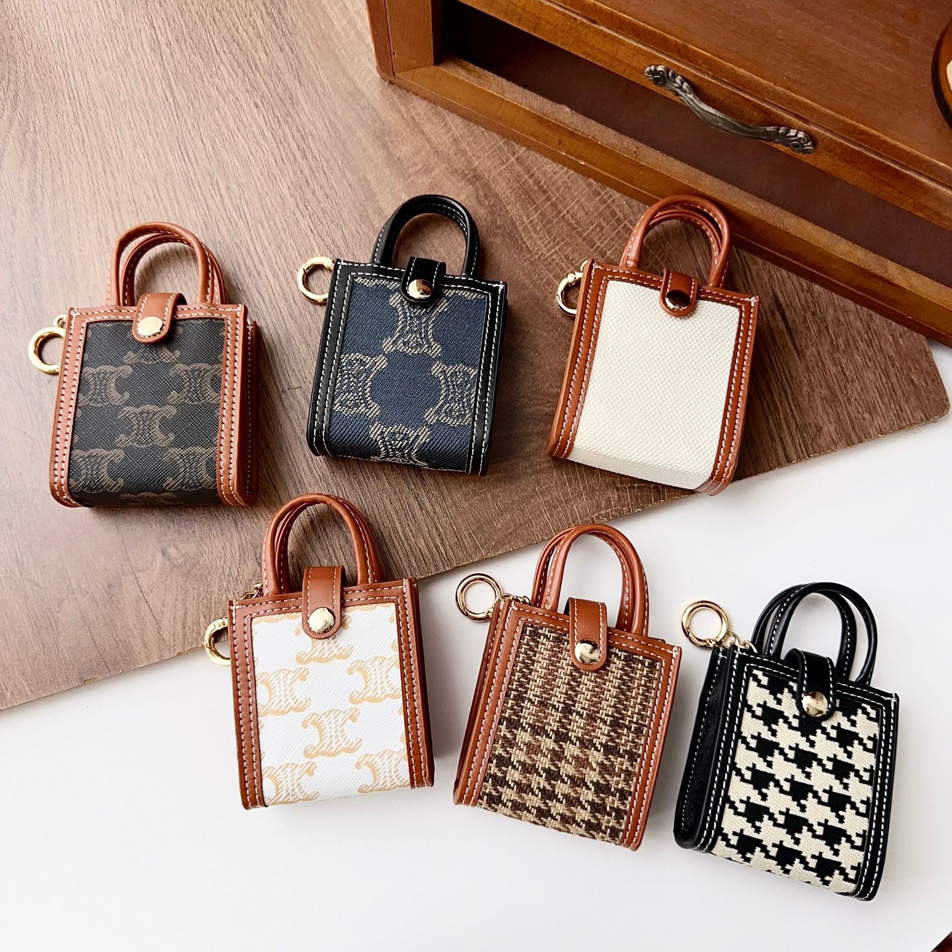 Fashionable crossbody rope earphone case, Airpods protective case, 3rd generation wireless Bluetooth earphone shell, leather coin purse suitable full figure
