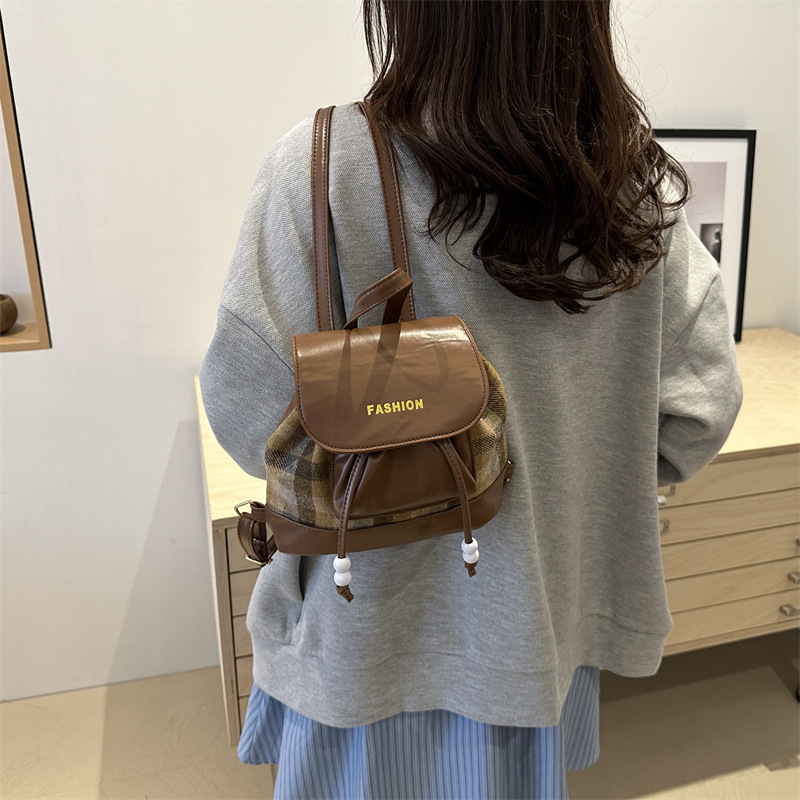 The 2024 new stylish and versatile large-capacity backpack features a simple and casual Korean-style checkered color-blocking spliced Instagram crossbody bag details Picture