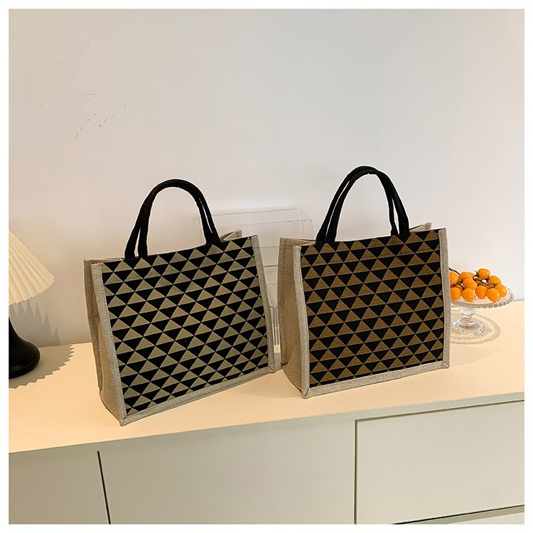 The new Korean version of the 2024 summer fashion single-shoulder tote bag is a large-capacity shopping bag for female students' classes details Picture