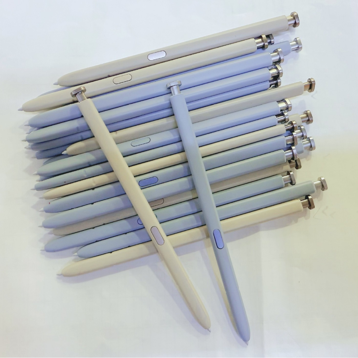 This is a high-quality imitation of the samsungS25 stylus that cannot be replaced. The S25U stylus is an electromagnetic stylus Application Scenario
