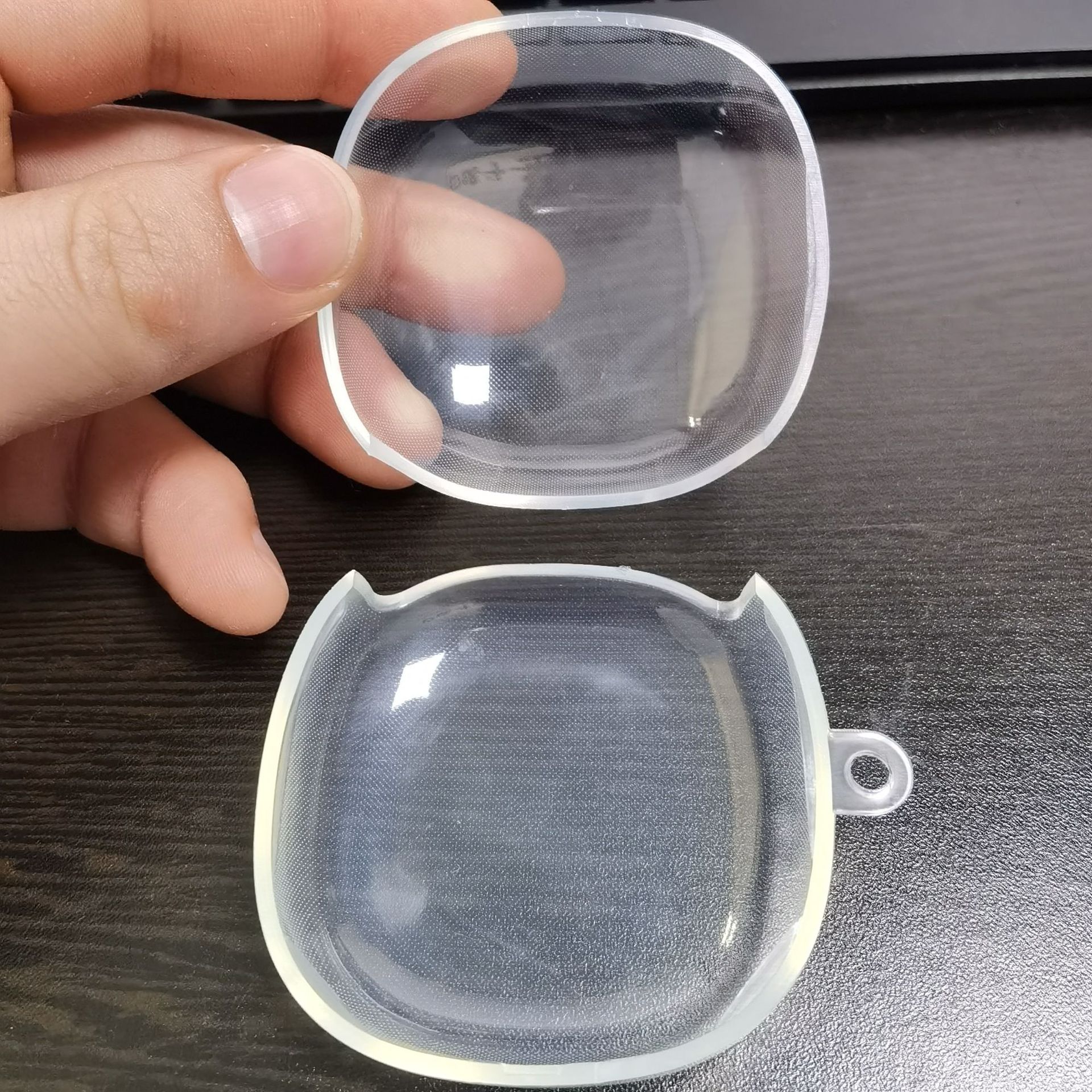Suitable for Baseus MC1P small powder compact transparent material Bluetooth new BD1 headphone case soft shell UV-printed bottom shell M3S Application Scenario