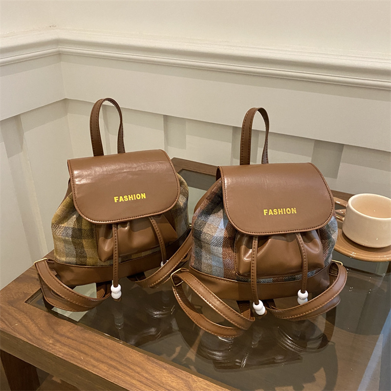 The 2024 new stylish and versatile large-capacity backpack features a simple and casual Korean-style checkered color-blocking spliced Instagram crossbody bag Application Scenario