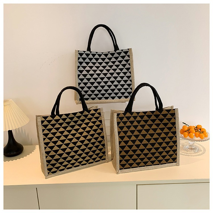 The new Korean version of the 2024 summer fashion single-shoulder tote bag is a large-capacity shopping bag for female students' classes full figure