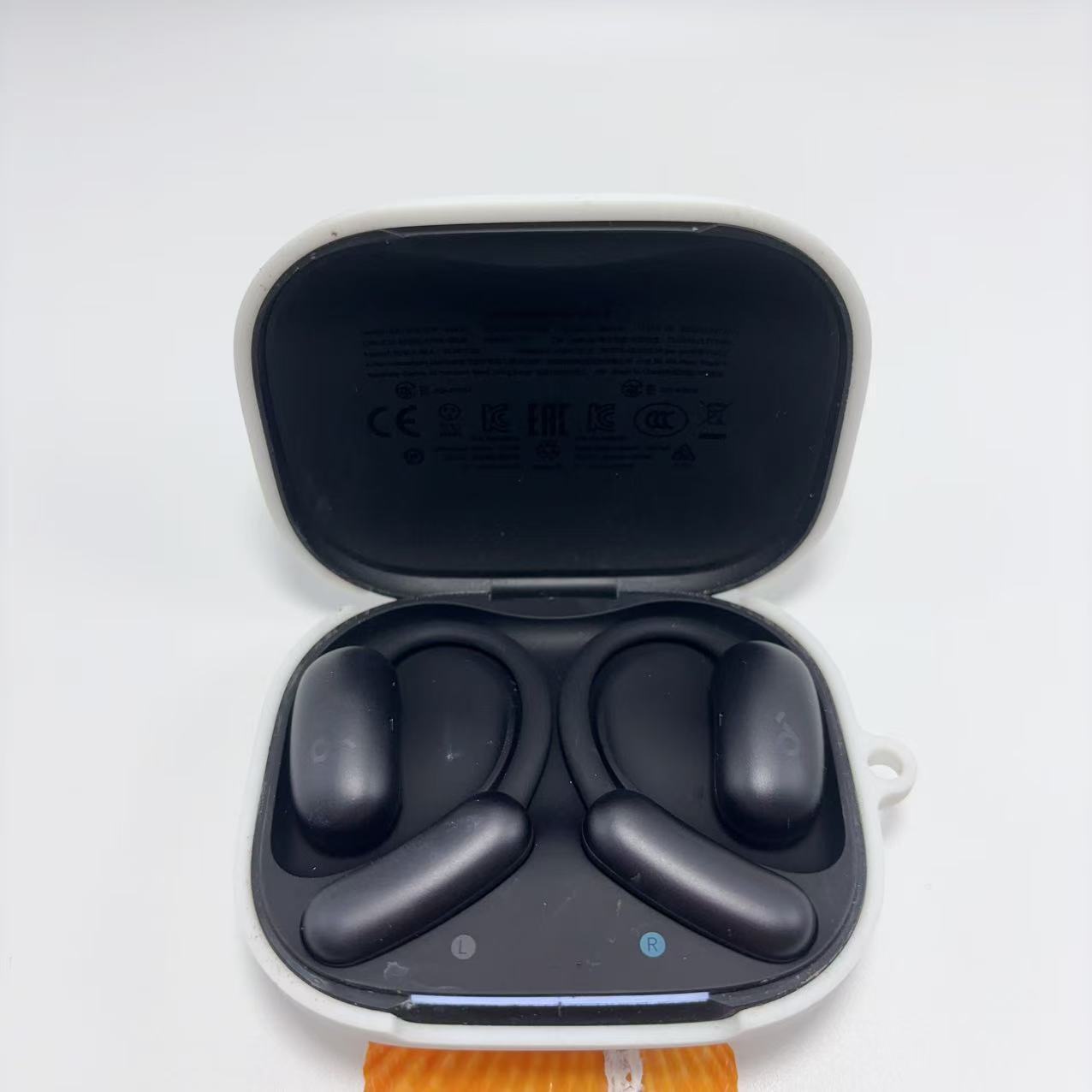 A thick silicone shockproof case suitable for Soundcore AeroFit 2 Bluetooth wireless headphones Application Scenario