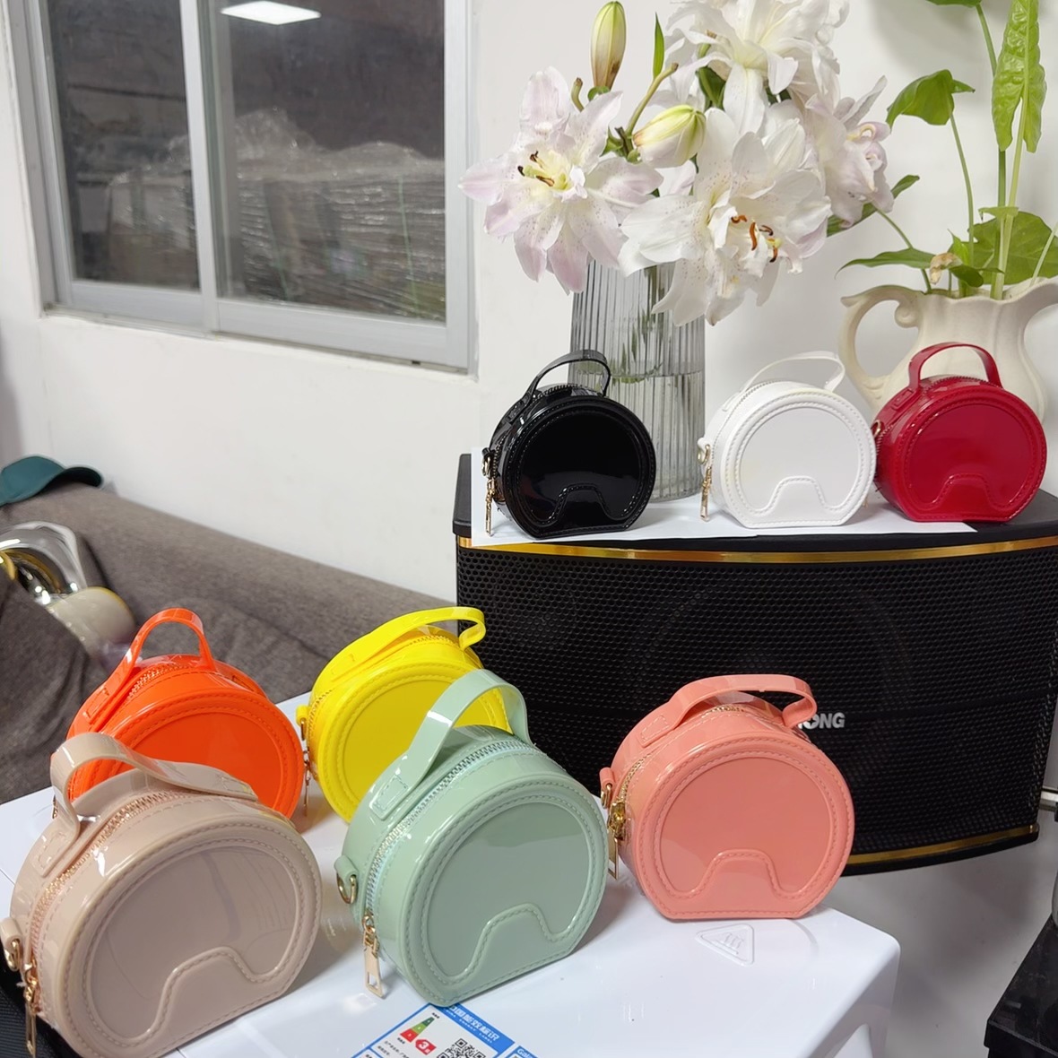 Fashionable and niche design small bag for women, Spring 2025 new crossbody bag, simple and casual hand-held shoulder bag for women details Picture
