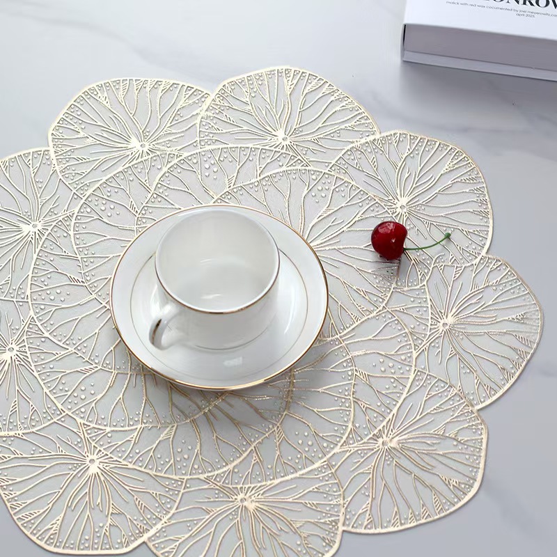 Nordic circular hollowed-out placemats, gold-embossed heat-insulating placemats, Western placemats, high-end decorative placemats, creative trays for home use details Picture