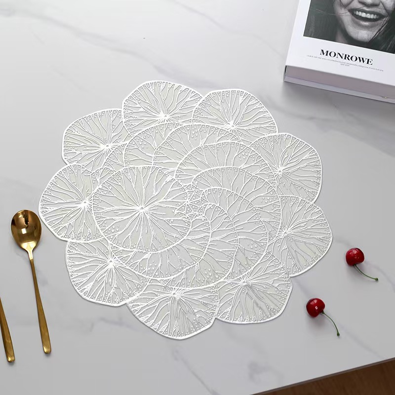Nordic circular hollowed-out placemats, gold-embossed heat-insulating placemats, Western placemats, high-end decorative placemats, creative trays for home use Item Picture