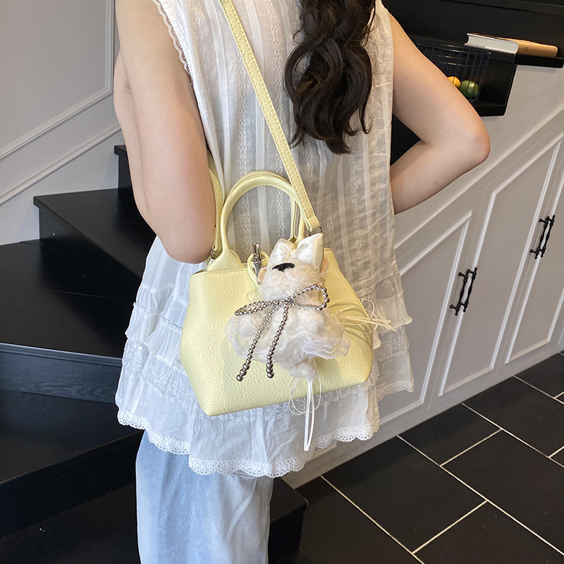 The 2025 new high-end, fashionable and stylish hand-held bucket bag is a trendy and versatile casual solid color single-shoulder crossbody bag for women details Picture