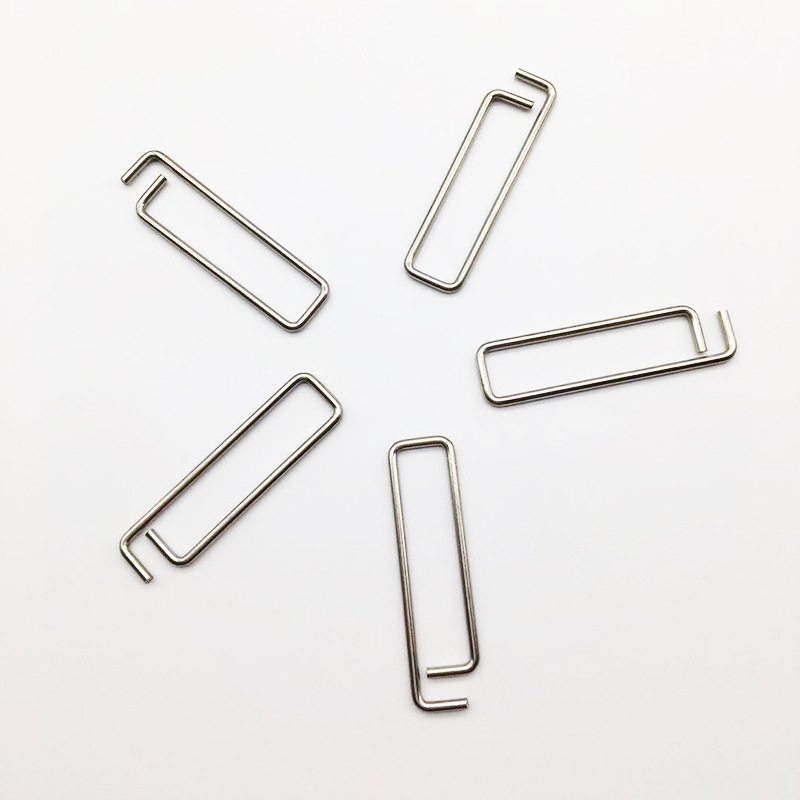 The manufacturer supplies wholesale of irregular spring hardware accessories, alloy, natural color stainless steel and non-standard irregular spring buckles Application Scenario