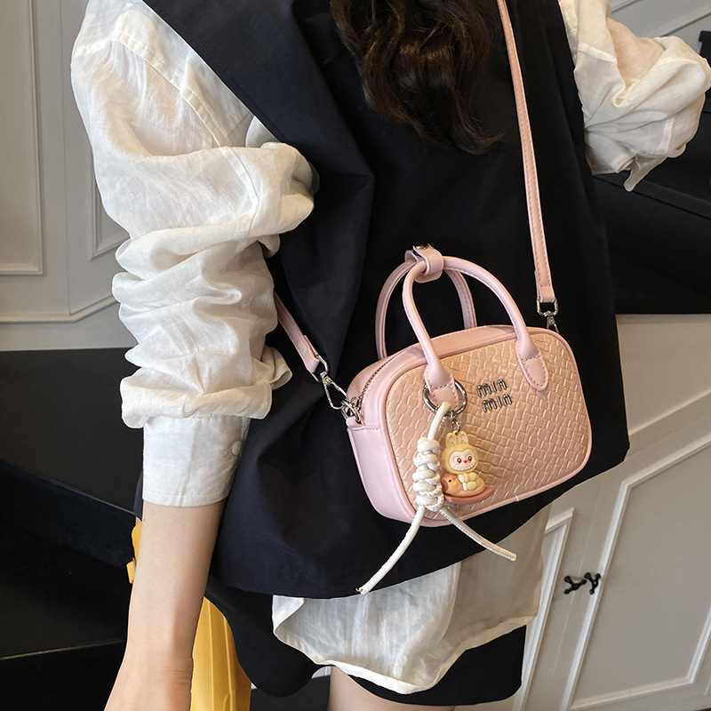 Korean casual hand-held commuting small square bag for women, new summer 2025 trendy and fashionable single-shoulder bag, simple crossbody bag details Picture