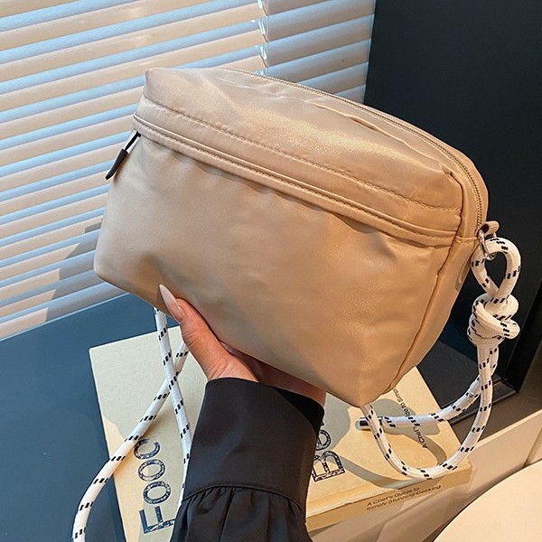 New Japanese waterproof Oxford fabric black small square bag, light and casual crossbody bag, men's and women's mobile phone crossbody bag details Picture