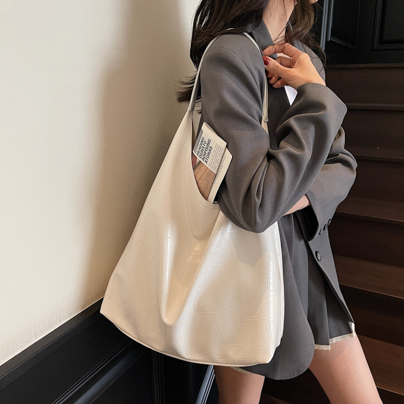 Cross-border 2025 New Style casual and fashionable large-capacity bucket bag for women, stylish and high-end, letter stone pattern single-shoulder bag Specification drawing