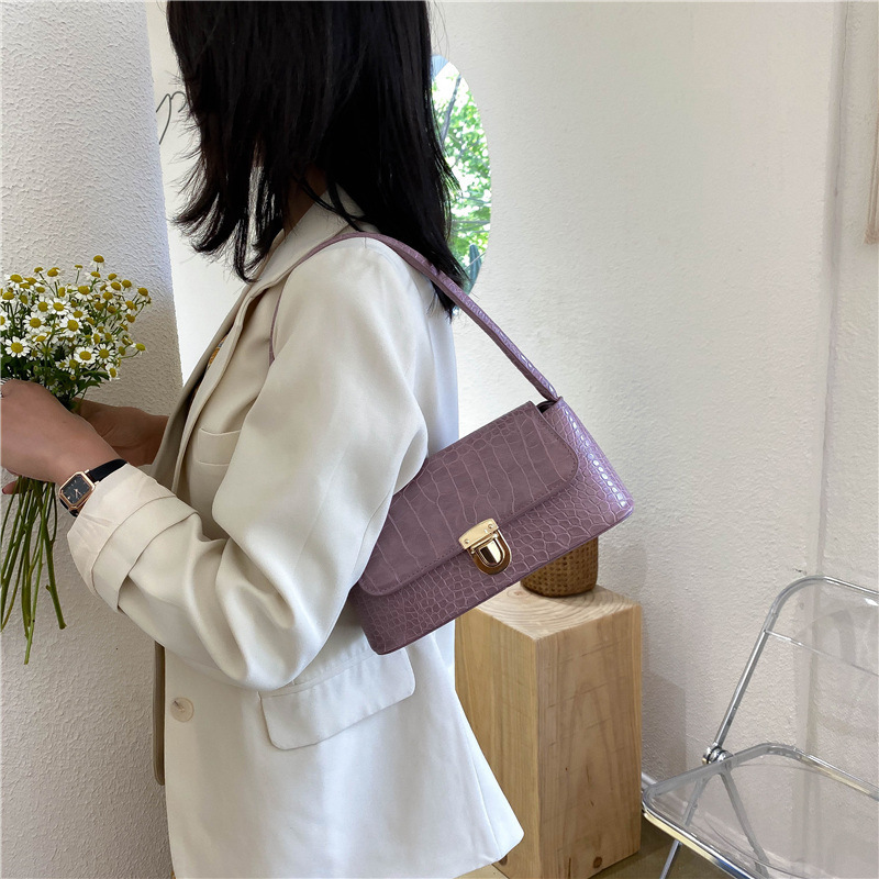 Women's bag wholesale 2022 Summer Trendy new Korean style fashionable stone pattern hand-held shoulder bag and underarm bag Application Scenario