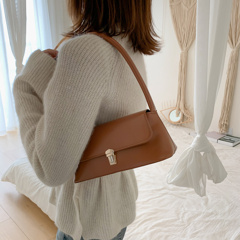 Wholesale of trendy and stylish underarm bags and women's bags from France in 2021. Trendy and versatile hand-held ins single-shoulder bags details Picture