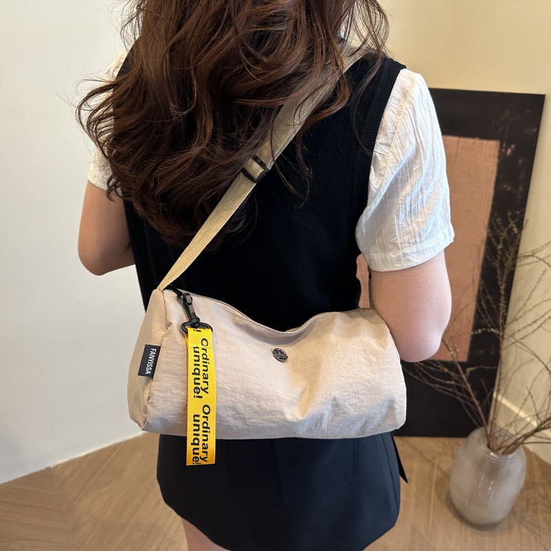 New summer 2025 underarm bag, urban simplicity, single-shoulder bag, large-capacity Korean-style lightweight crossbody handbag Specification drawing