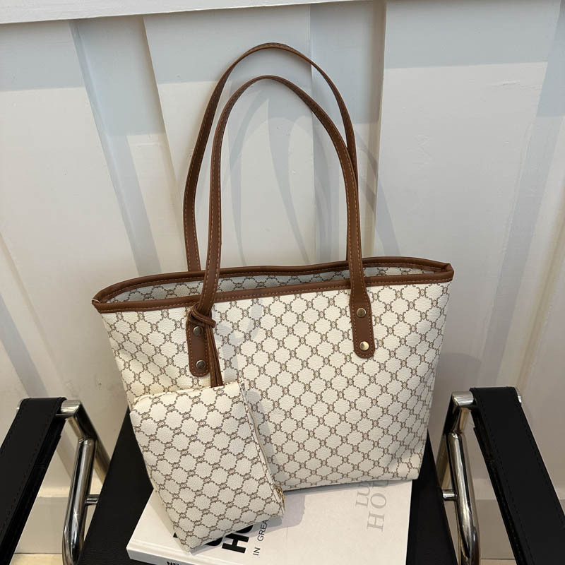 Cross-border Trend 2025 Summer New Women's multi-layered large-capacity single-shoulder crossbody bag, a high-quality commuting handbag full figure