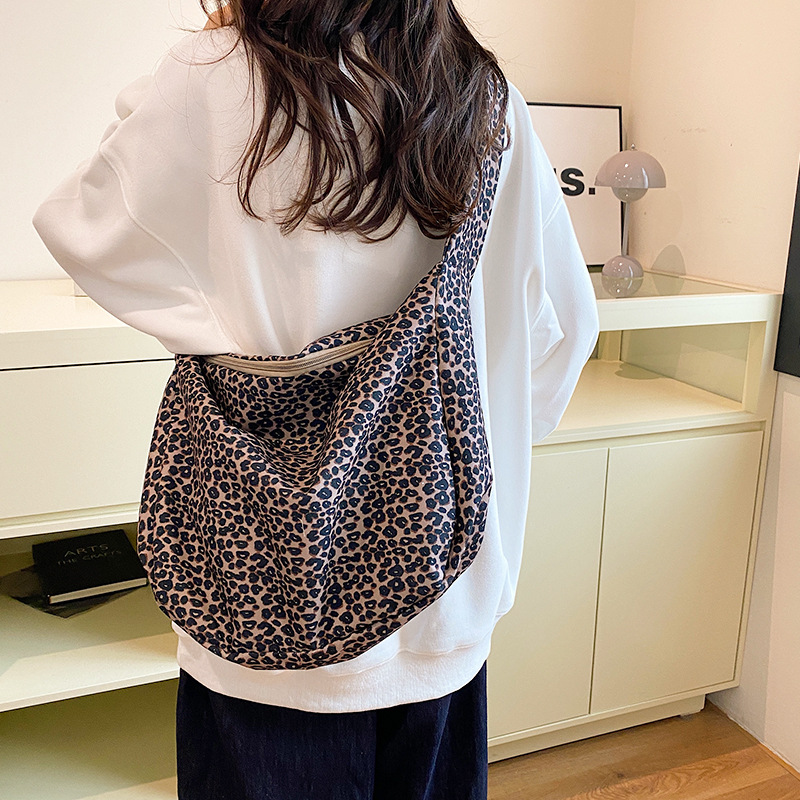 Cross-border women's single-shoulder bag 2024 New trend animal print underarm bag for women's commuting crossbody bag Specification drawing