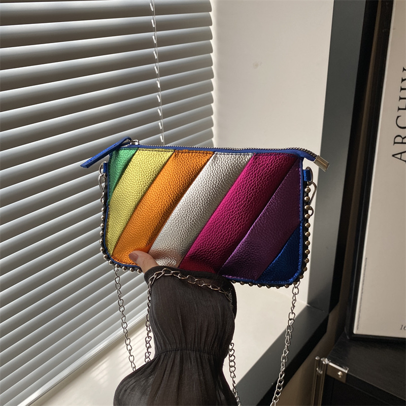 The 2024 autumn new Korean-style fashion patchwork Instagram stylish chain single-shoulder crossbody small square bag with diagonal stripes for women full figure