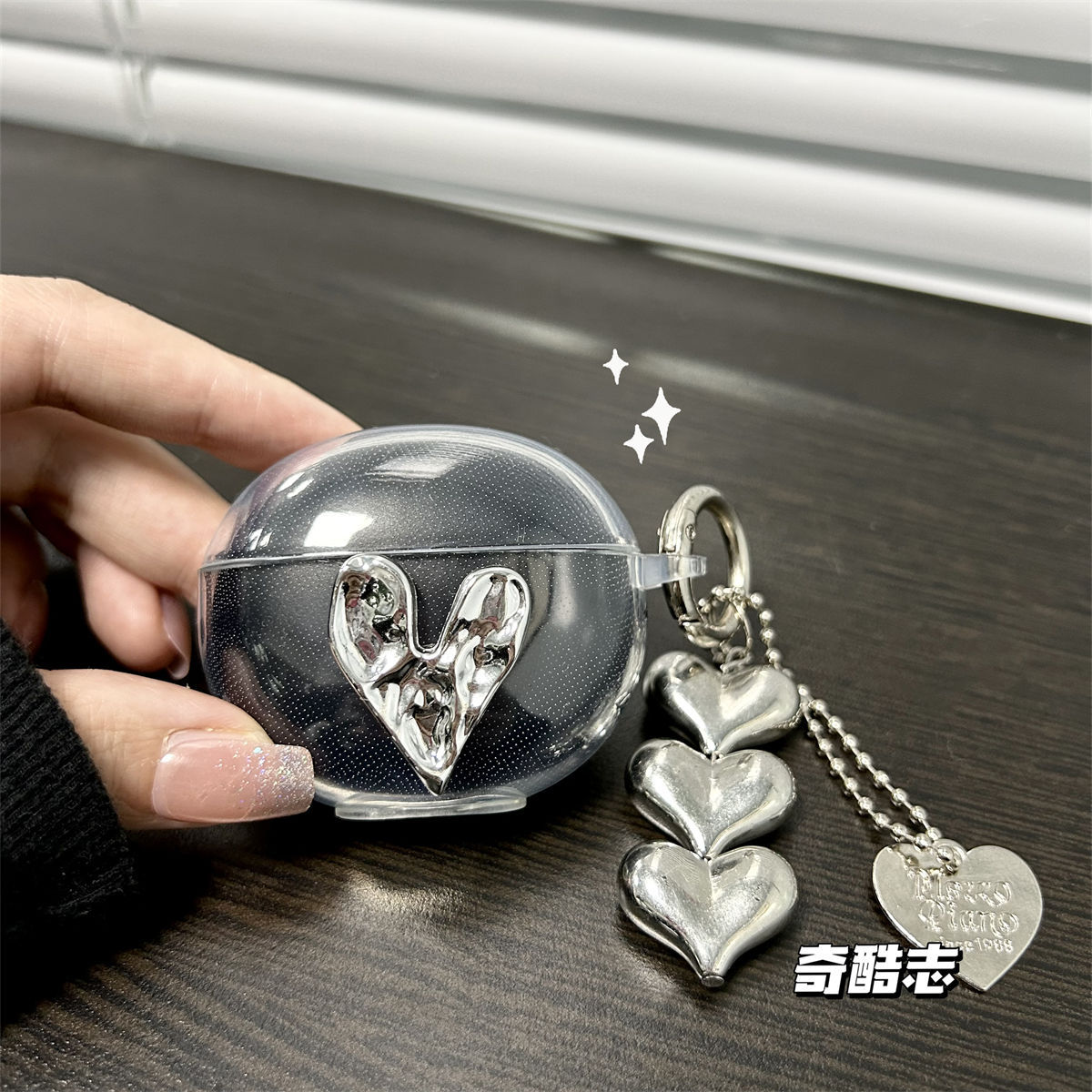 The minimalist style is suitable for the t01 True Self Buds T310. The high-end AIR6 Pro features a three-dimensional silver 110 heart-shaped earphone case Application Scenario