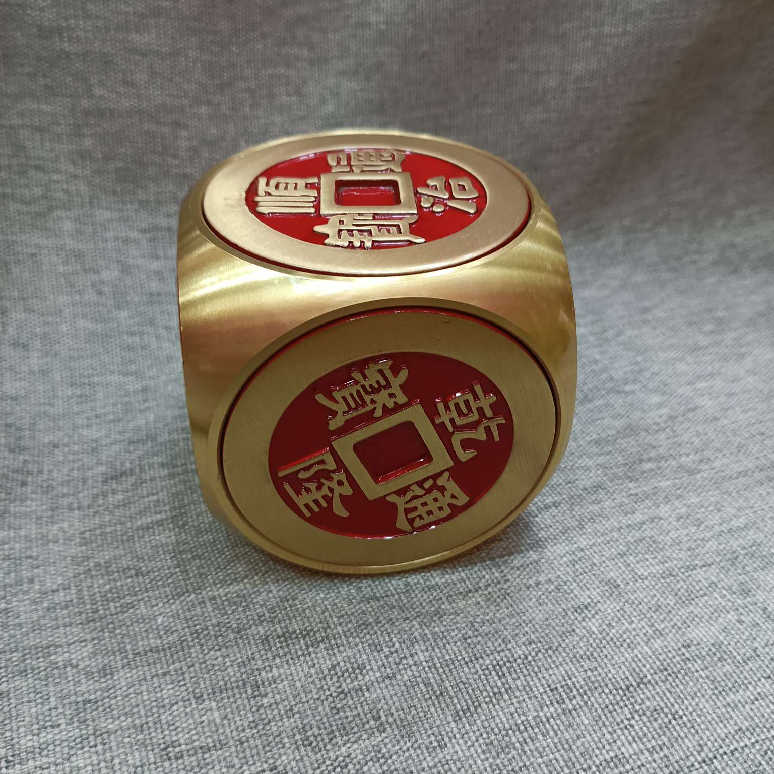 The Zhonggong Craft hand-held piece is a cube with five emperors and six sides rotating, and the mountain ghost and the god of Wealth rotate detail image 4