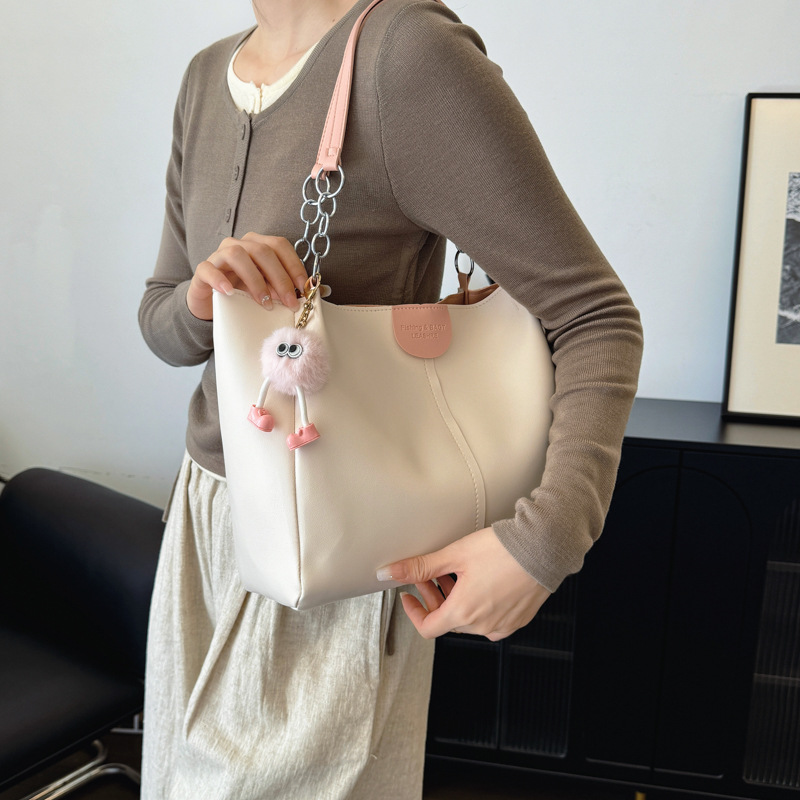 High-end large-capacity women's bag 2024 new style fashionable commuting single-shoulder bag with contrasting colors cross-border tote bag details Picture