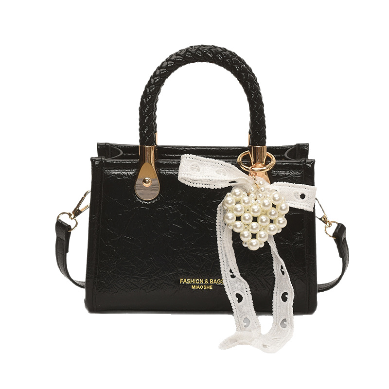 A high-end, fashionable and versatile small square handbag for women in 2025, a simple and elegant single-shoulder crossbody bag in solid color Item Picture