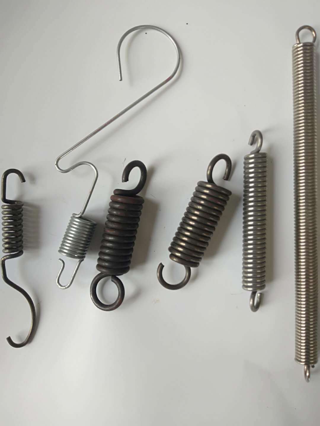 The manufacturer produces and processes the modified high-strength, high-temperature resistant, corrosion-resistant and fatigue-resistant flashlight spring undefined