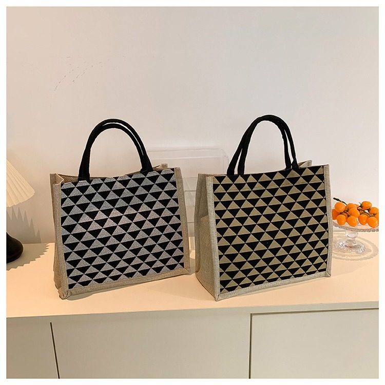 The new Korean version of the 2024 summer fashion single-shoulder tote bag is a large-capacity shopping bag for female students' classes Specification drawing