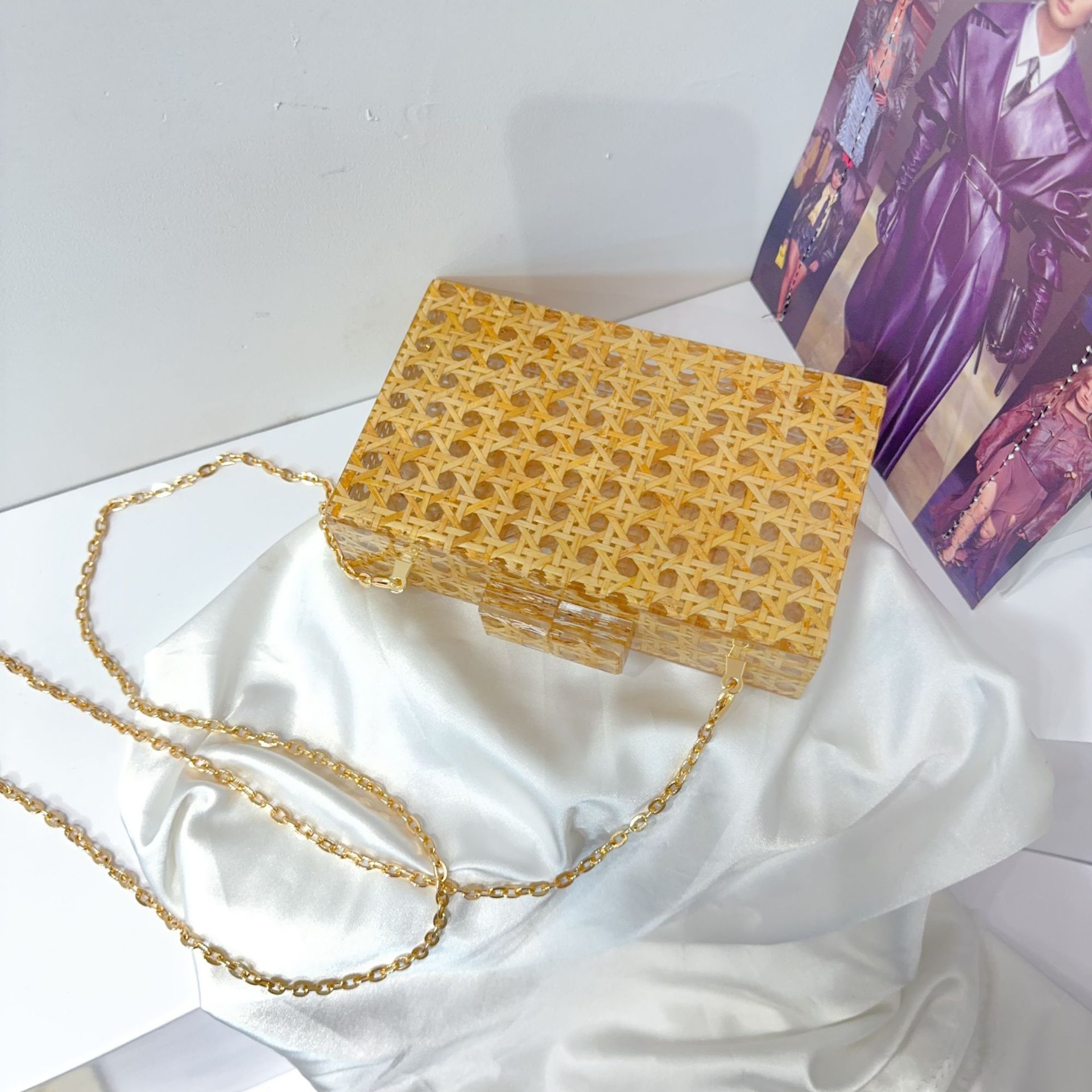 2025 New cross-border retro evening clutch bag, European and American rattan woven acrylic bag, single-shoulder bag, chain crossbody women's bag Application Scenario