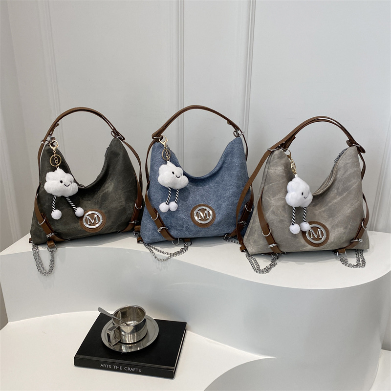 A new large-capacity casual commuting bag for women in the autumn and winter of 2024, featuring a contrasting color backpack and a single-shoulder crossbody tote bag Application Scenario