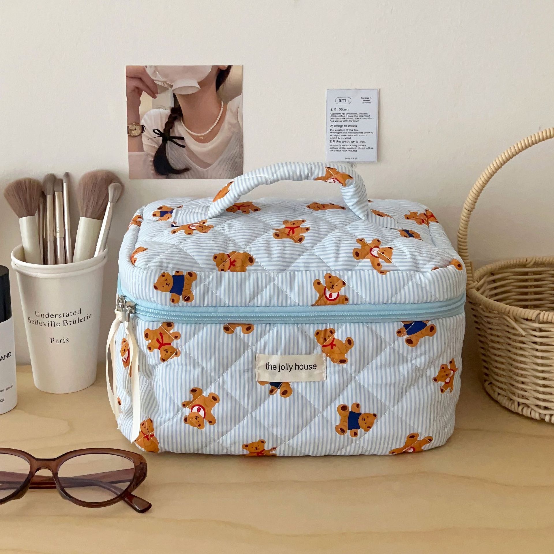 2024 New style makeup bag, Cartoon bear, large-capacity portable hand-held travel cosmetics storage bag, toiletry bag for women Item Picture