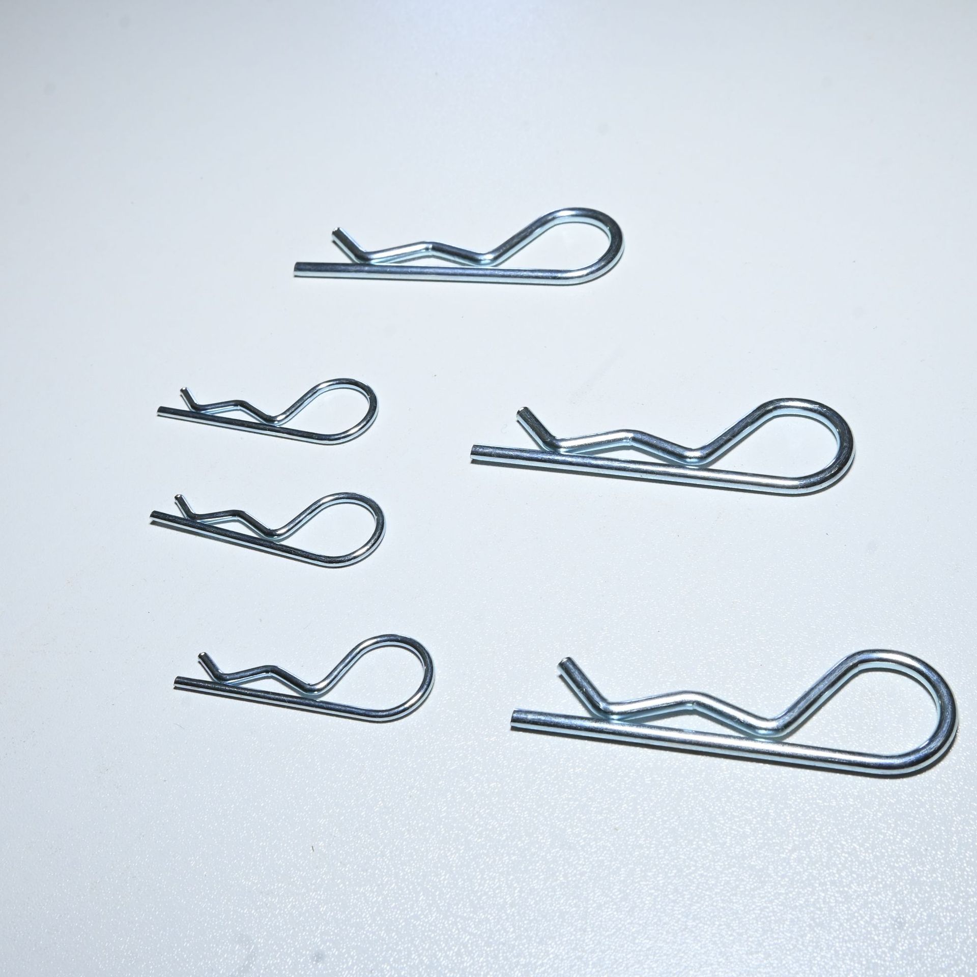 Stainless steel R-shaped pin opening positioning safety pin B-shaped spline galvanized spring steel wavy pin retaining spring Application Scenario