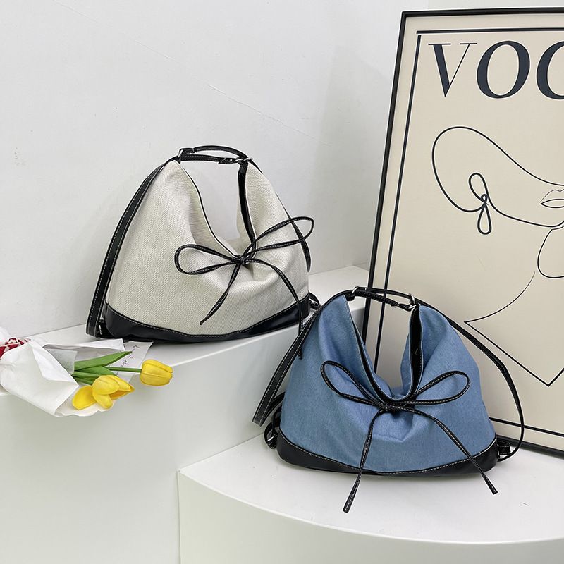2024 New Korean large-capacity canvas bag, women's forest and cute school-style tote bag, casual single-shoulder bucket bag Application Scenario
