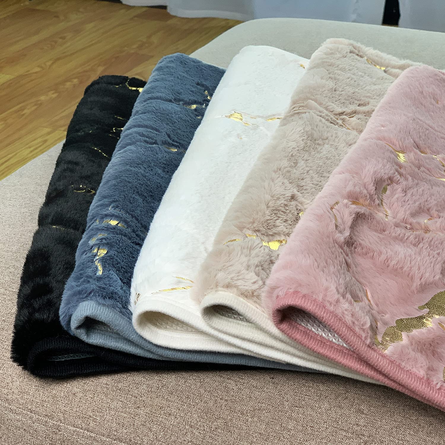 亲肤舒适兔毛绒浴室地垫 大理石纹烫金地垫 小兔毛烫金浴室垫 吸水防滑脚垫 TPR底浴室防滑垫详情4