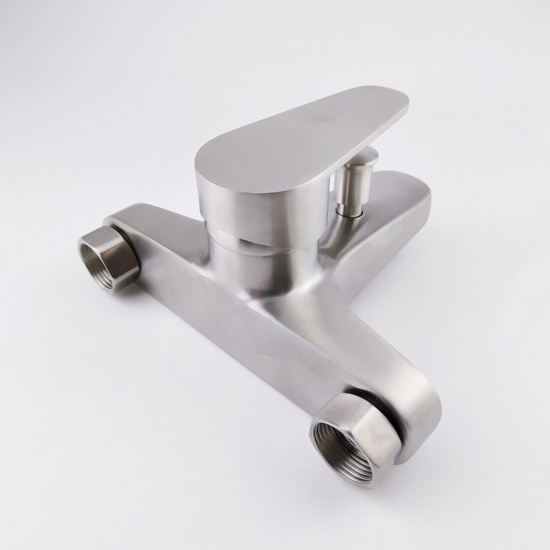 304 stainless steel shower faucet, Mingzhu Emperor three-in-one bathtub faucet, cold and hot mixed water valve, brushed bath valve Application Scenario