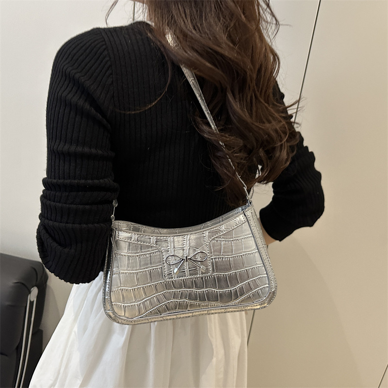 The 2025 summer new bow single-shoulder bag with zipper features a simple and stylish commuting style on Instagram. It is versatile and fashionable Specification drawing