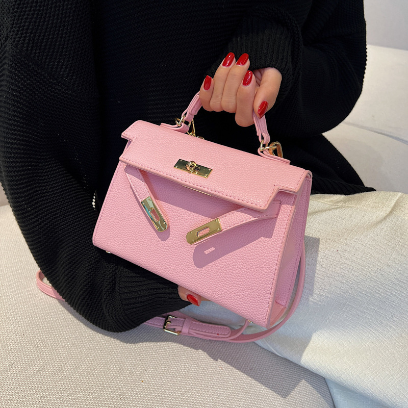 Wholesale bags from the source factory: Women's niche retro handbags, single-shoulder small square bags, casual crossbody bags, Kelly bags details Picture