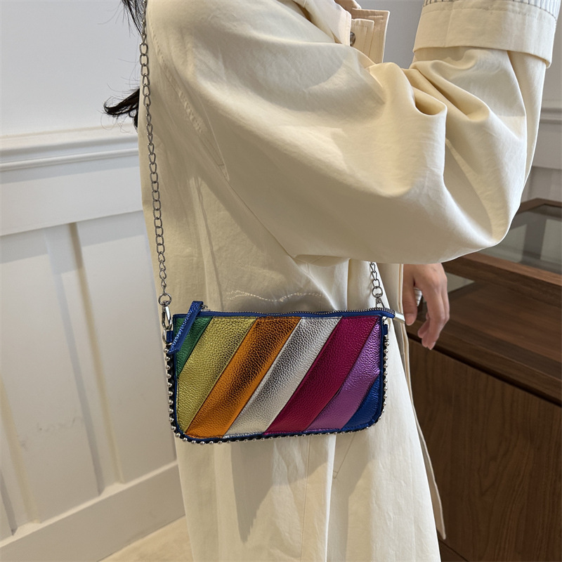 The 2024 autumn new Korean-style fashion patchwork Instagram stylish chain single-shoulder crossbody small square bag with diagonal stripes for women details Picture