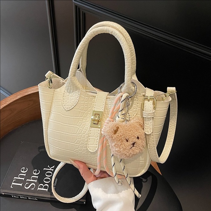Korean-style fashionable, versatile and simple hand-held bucket bag 2025 new style, exquisite and high-end crocodile pattern single-shoulder crossbody bag full figure
