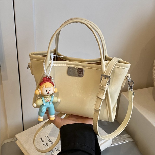 Korean high-end and fashionable hand-held bucket bag for women 2025 new style, fashionable and versatile, niche design, single-shoulder crossbody bag full figure