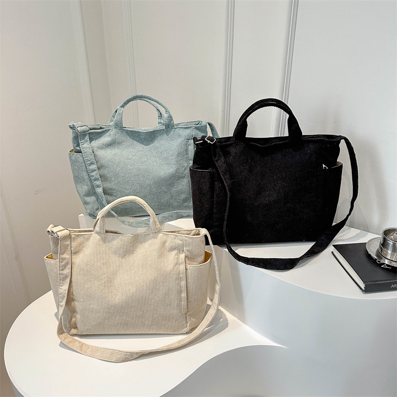 Korean casual large-capacity handbag for women, Spring 2024 new style fleece tote bag, simple crossbody bag Application Scenario