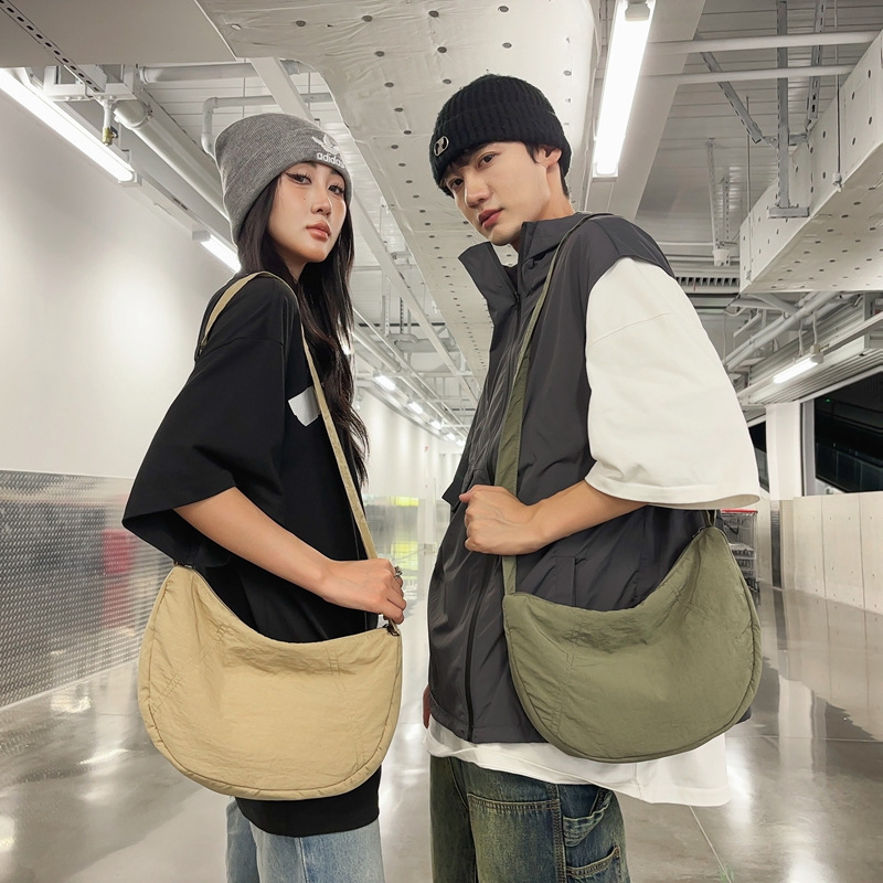 New cross-border Japanese-style single-shoulder dumpling bag for women, simple and lightweight nylon small bag, versatile, waterproof solid color crossbody small bag full figure