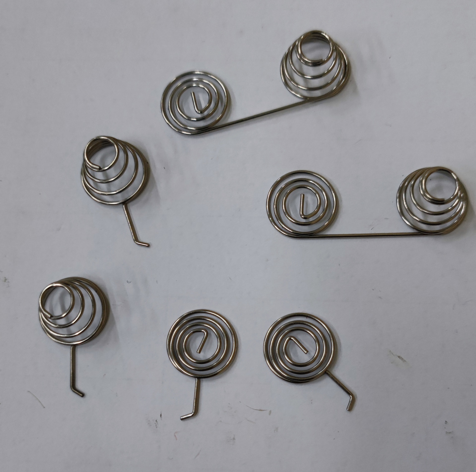 Spring factory supplies non-standard No. 7 and No. 5 positive and negative electrode contact battery spring sheet switch touch button hot water kettle torque Specification drawing