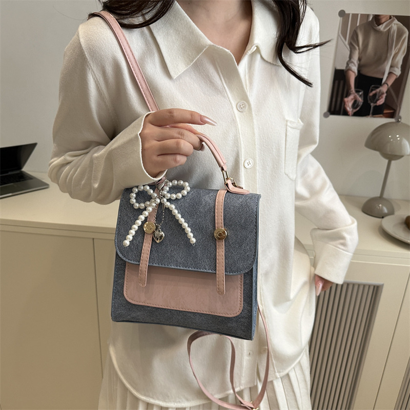 A new casual and fashionable single-shoulder crossbody bag for women with a unique and stylish design. It's a versatile backpack Specification drawing