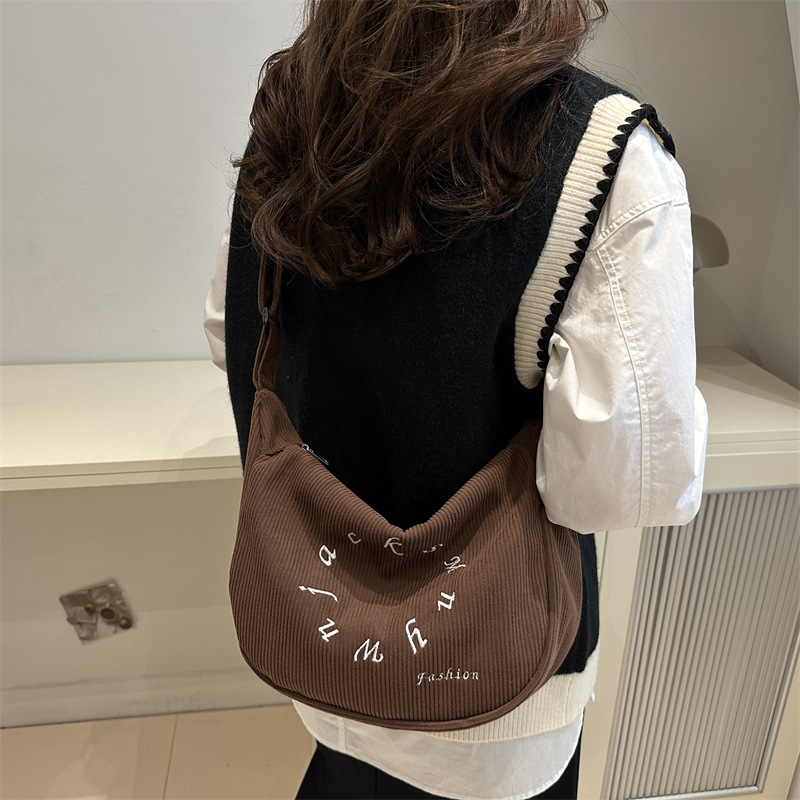 A niche design letter-embroidered tote bag, a women's corduroy single-shoulder bag, a crossbody bag, and a large-capacity casual bag Specification drawing