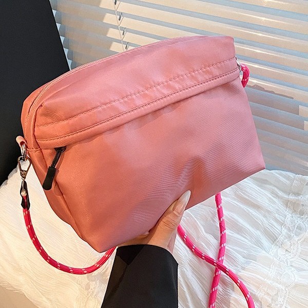 New Japanese waterproof Oxford fabric black small square bag, light and casual crossbody bag, men's and women's mobile phone crossbody bag Application Scenario