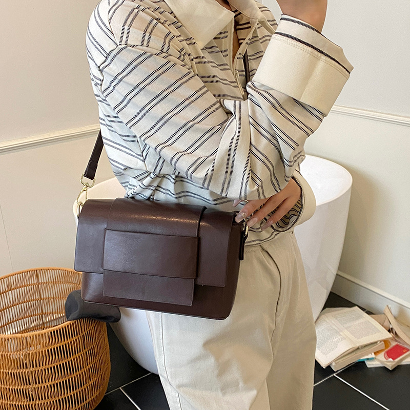 The 2025 new trendy, fashionable, high-end, light luxury, retro small square bag is stylish, versatile and simple single-shoulder crossbody bag for women Specification drawing
