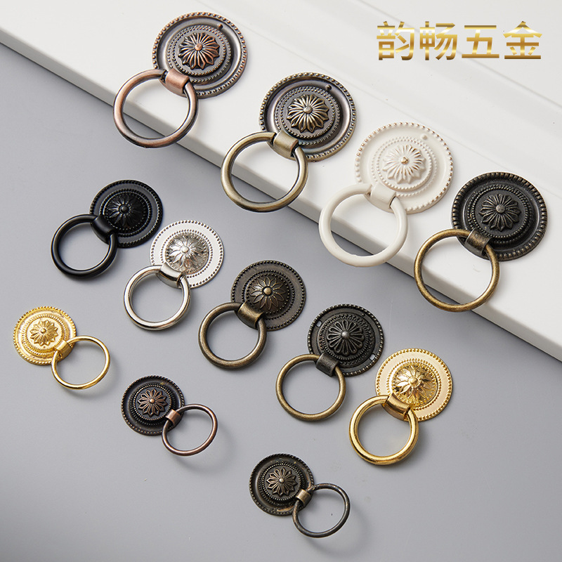 A variety of antique-style handles, chrysanthemum drawer handles, cabinet handles, decorative handles, zinc alloy handles, and red antique copper handles details Picture